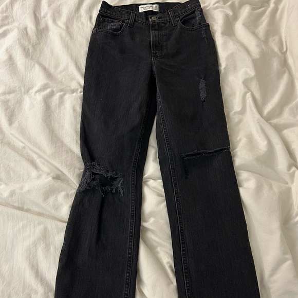 Abercrombie Ultra High Rise 90’s Jeans - Picture 4 of 5